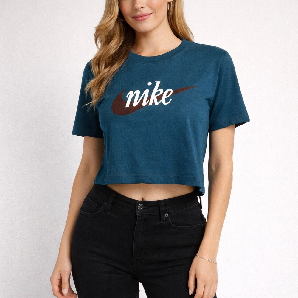 Nike Women's Crop Tee Size Medium